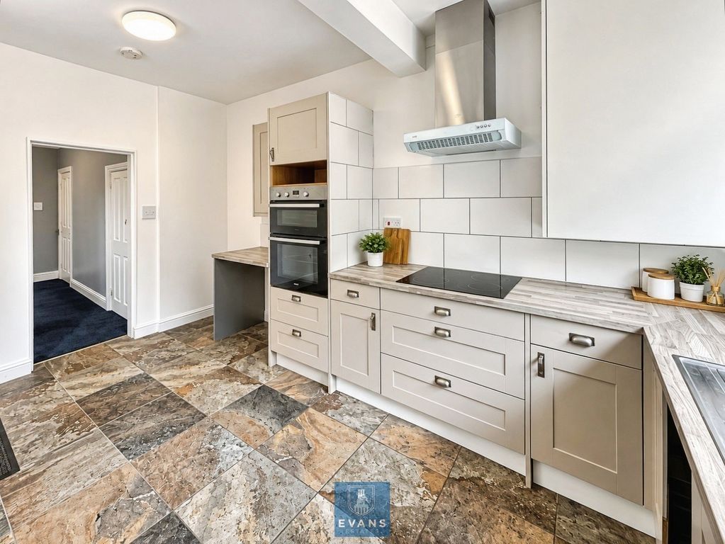 Property photo 2 of 9 Refitted Kitchen