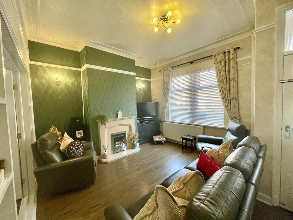 Property photo 2 of 16 Lounge