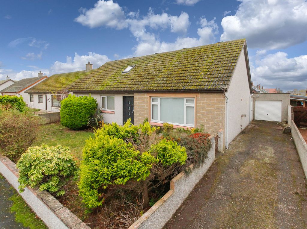 Property photo 2 of 39