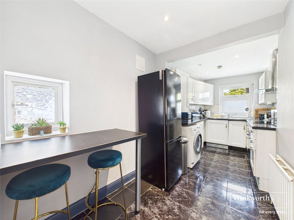 Property photo 3 of 12 Kitchen