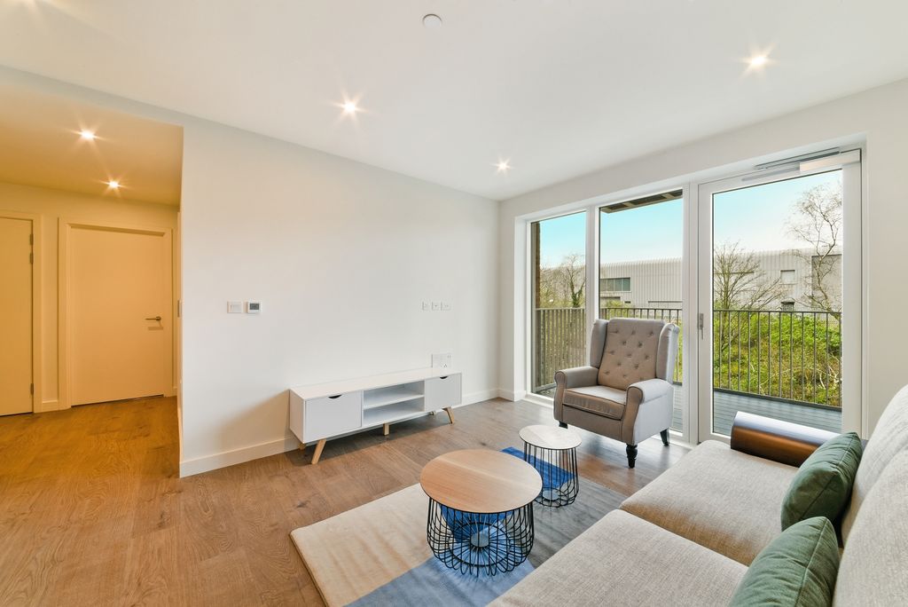 Property photo 2 of 10 Living