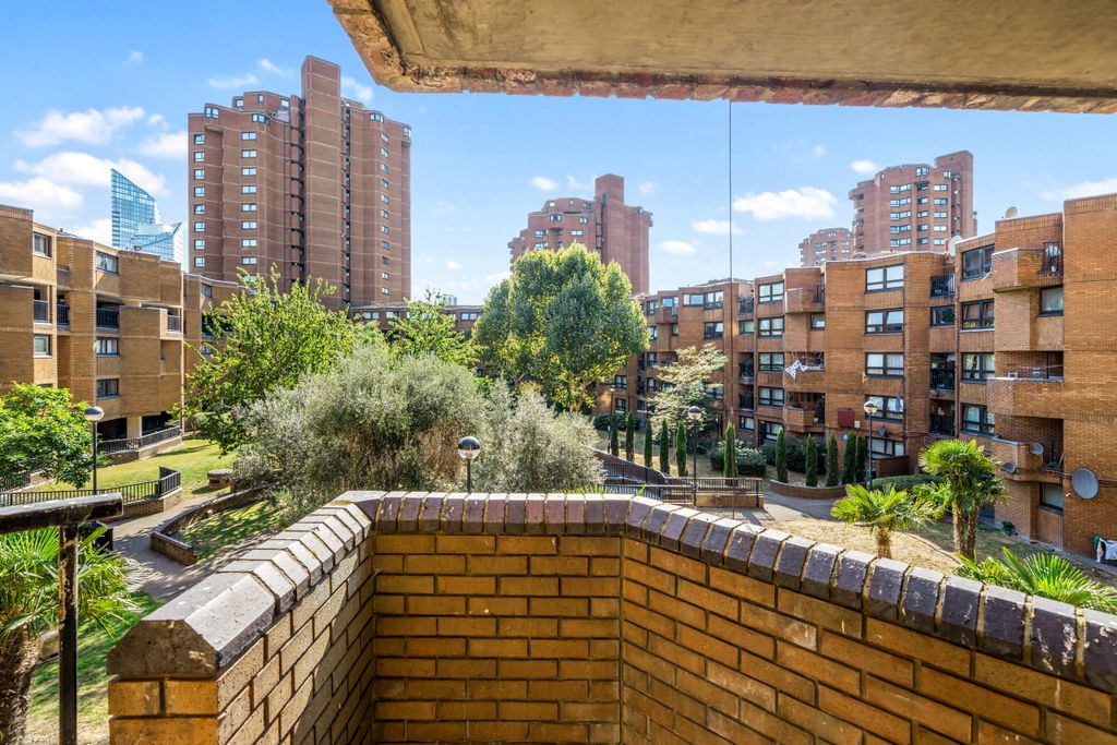 Property photo 2 of 9 32 Upper Berenger Walk, Sw10, Martin &amp; Co, Web  (2