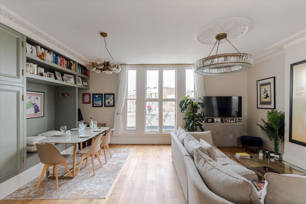 Property photo 3 of 25 Image