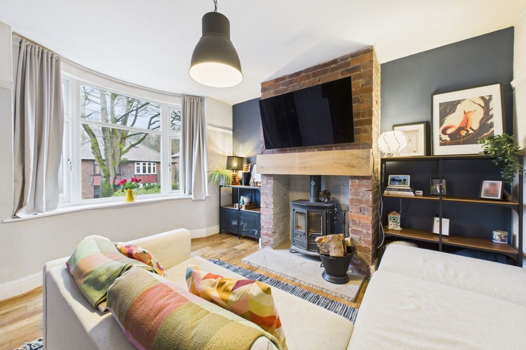 Property photo 2 of 19 Lounge