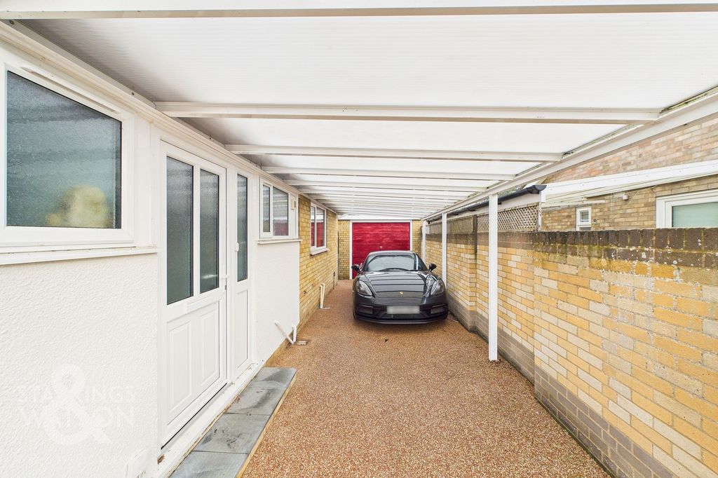 Property photo 2 of 27