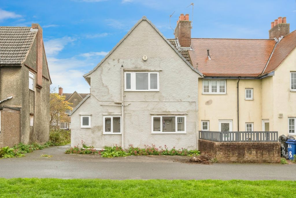 Property photo 3 of 17 Back/Parking