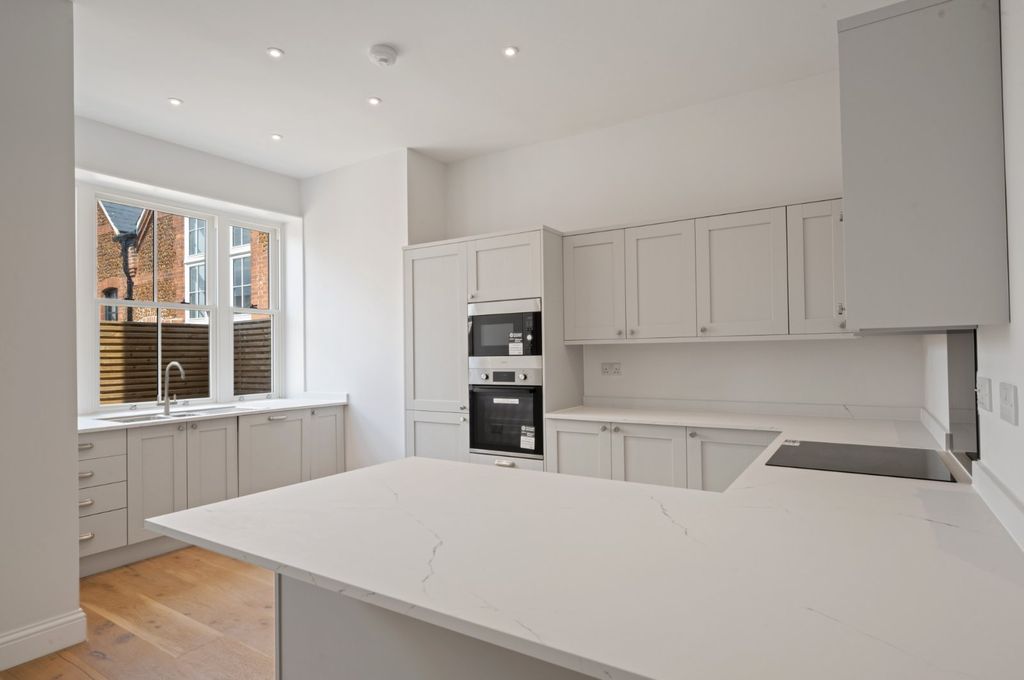 Property photo 2 of 9 Kitchen