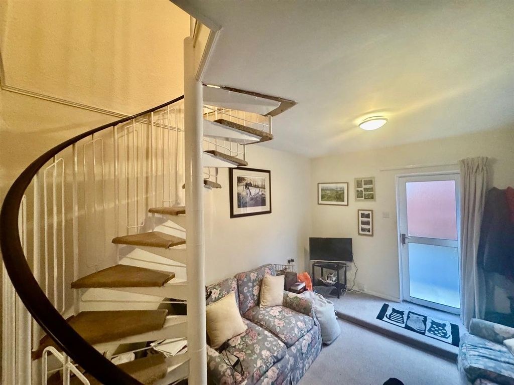 Property photo 2 of 14 Lounge 3.Jpg