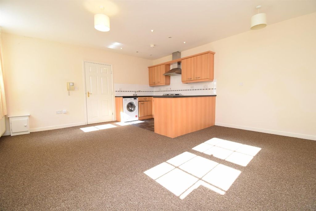 Property photo 3 of 12