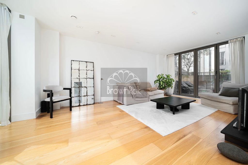 Property photo 3 of 14 W04