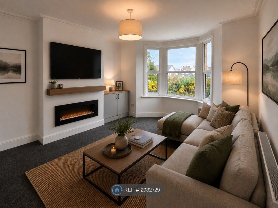 Property photo 3 of 12 Lounge