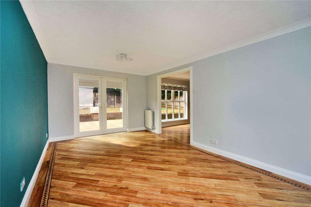 Property photo 2 of 21 Picture No. 23