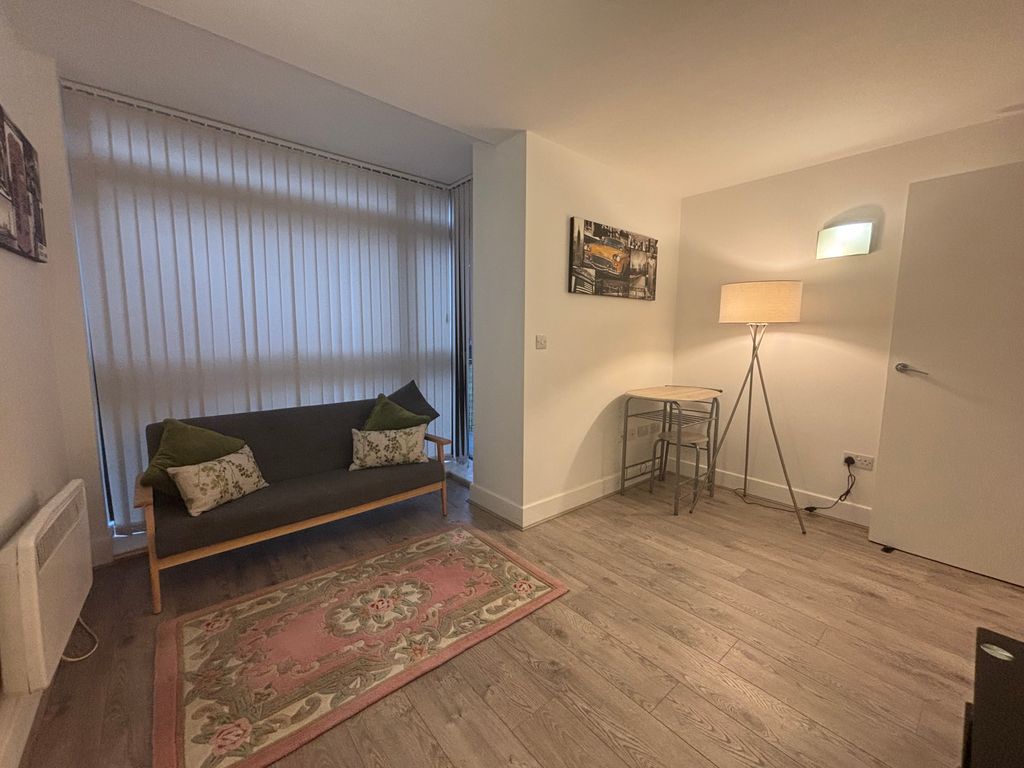 Property photo 3 of 7 Furnished