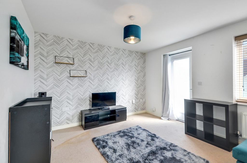 Property photo 2 of 22 Lounge_Pic_ (2).Jpg