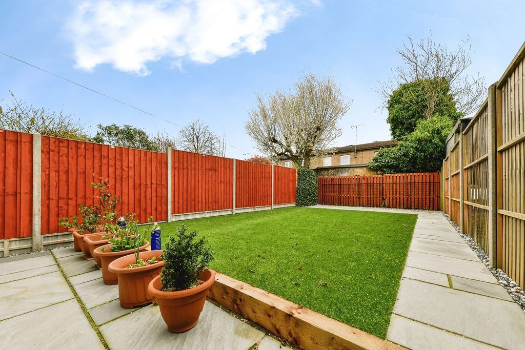 Property photo 2 of 19 Garden