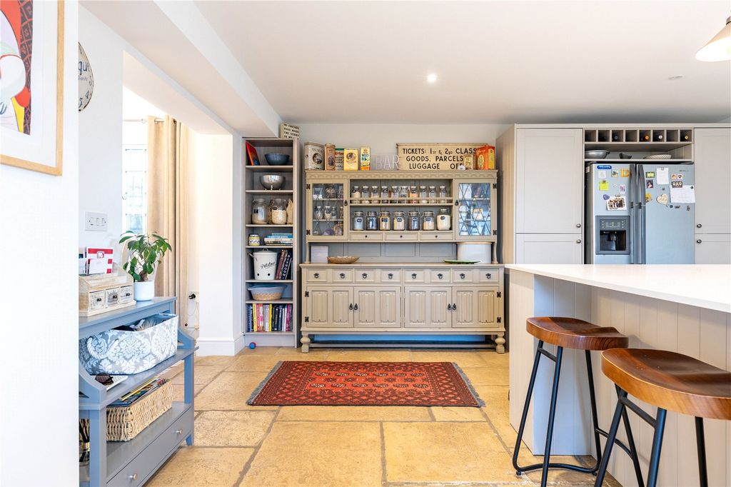 Property photo 3 of 16 Picture No. 12