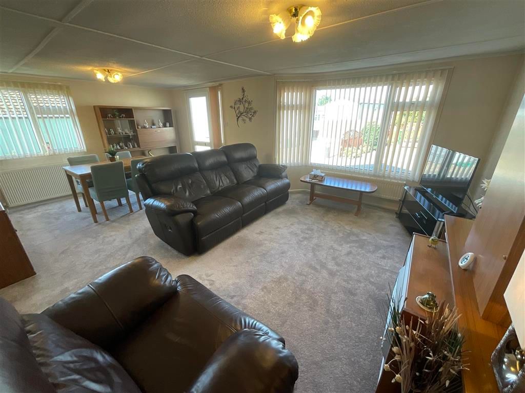Property photo 2 of 8 Lounge/Diner