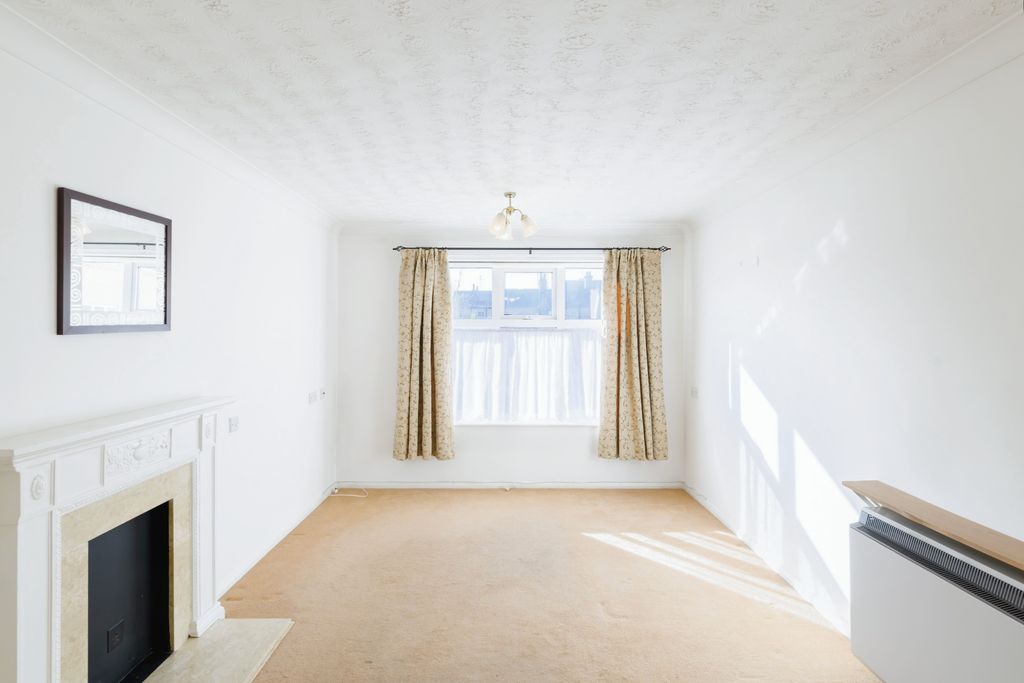 Property photo 1 of 14 Lounge