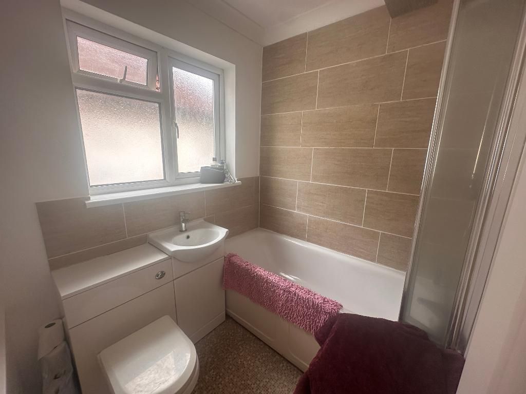 Property photo 3 of 14 Bathroom