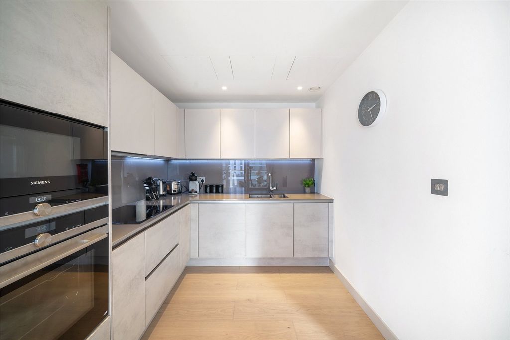 Property photo 2 of 8 Picture No. 18