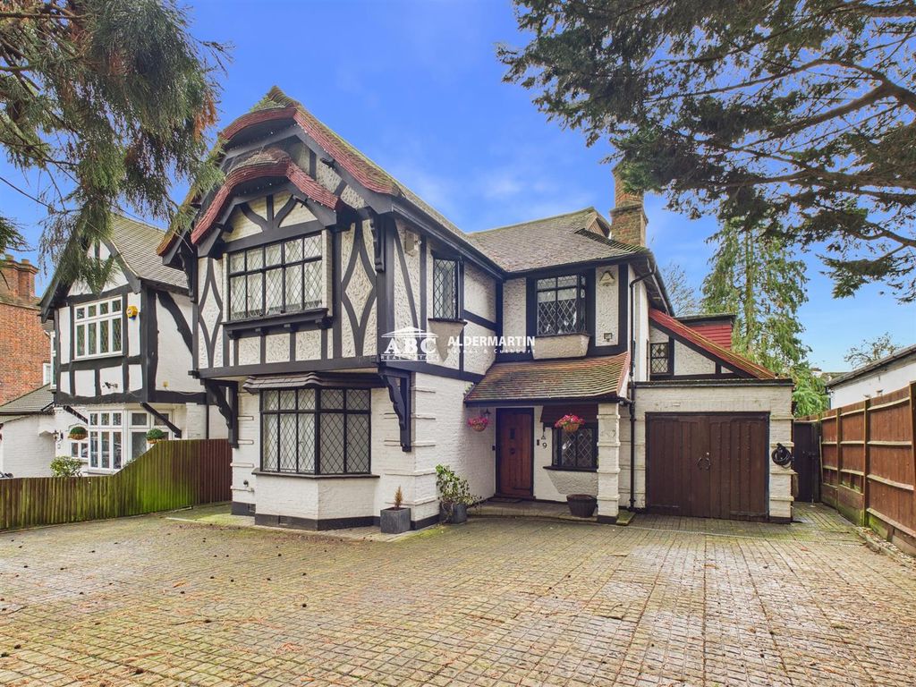 Property photo 2 of 22 Cam03827G0-Pr0130-Still023.Jpg