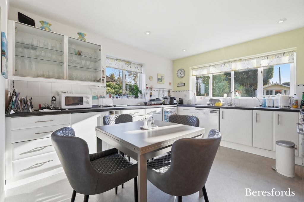 Property photo 2 of 19 Picture No. 10