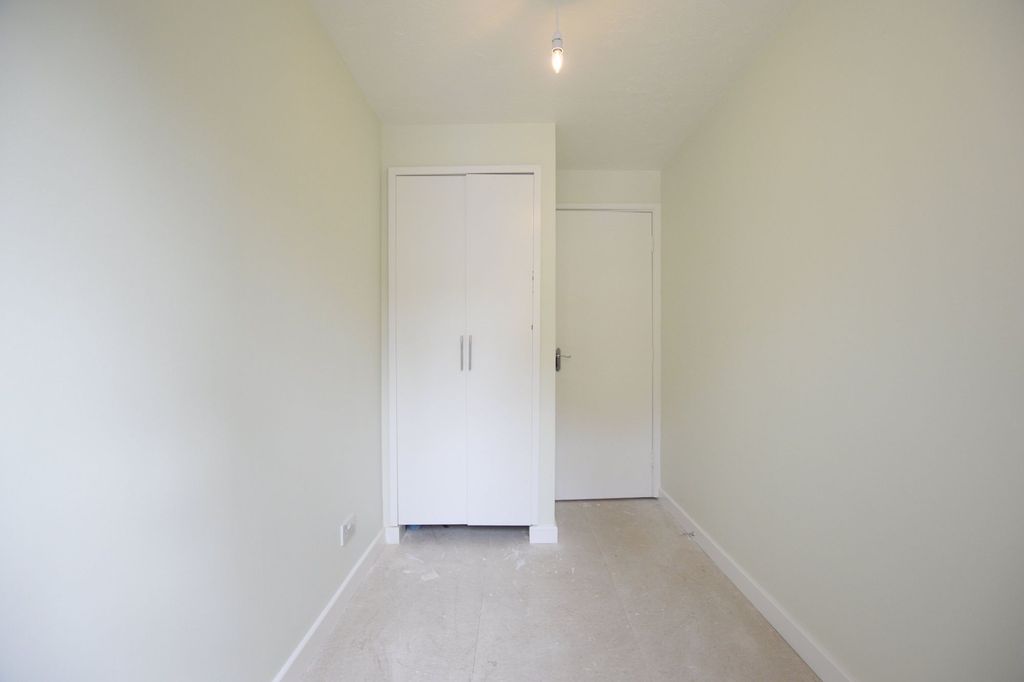 Property photo 3 of 25