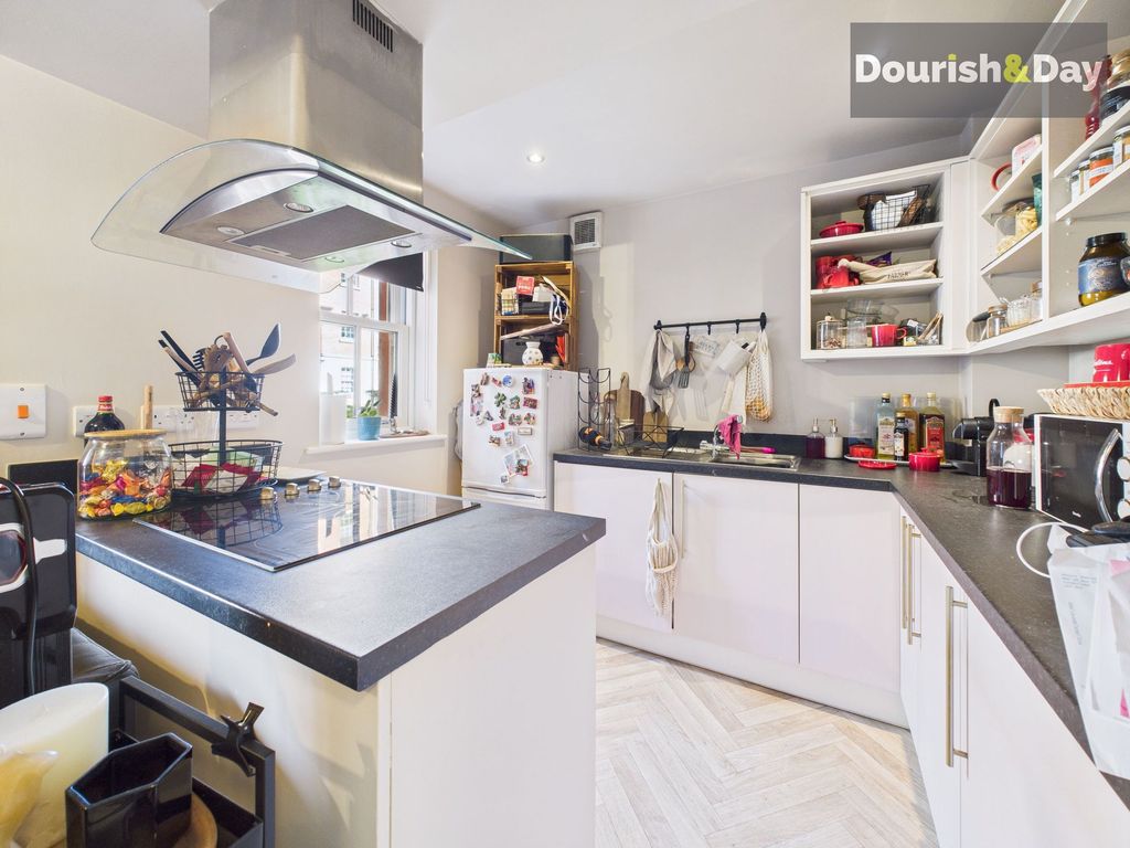 Property photo 2 of 11 Kitchen