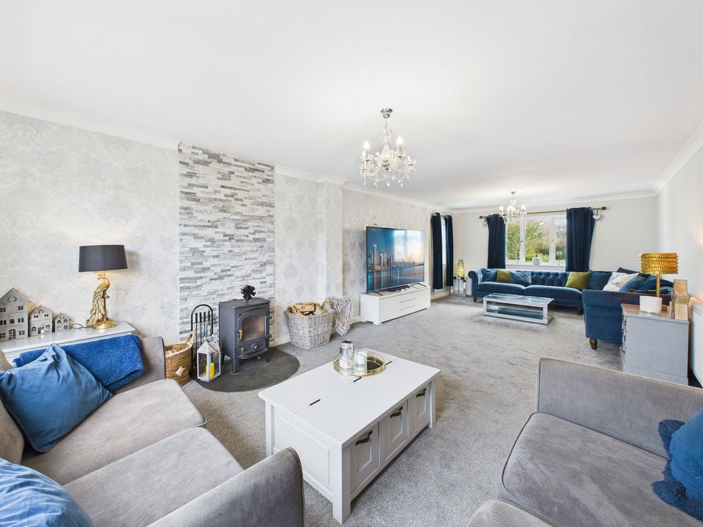 Property photo 3 of 30 Living Room