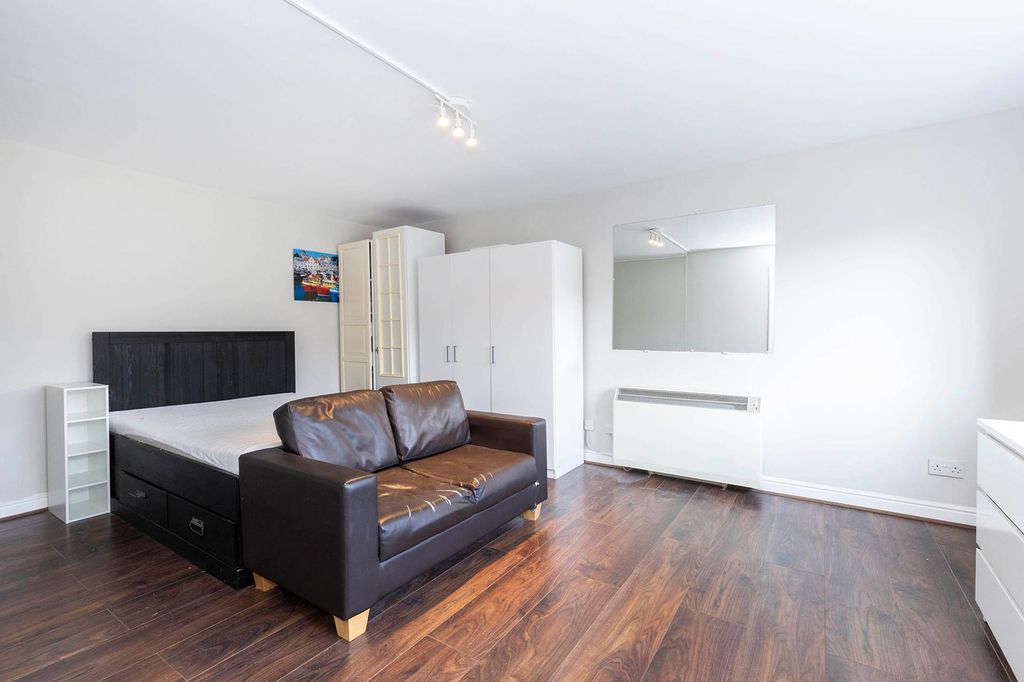 Property photo 1 of 8