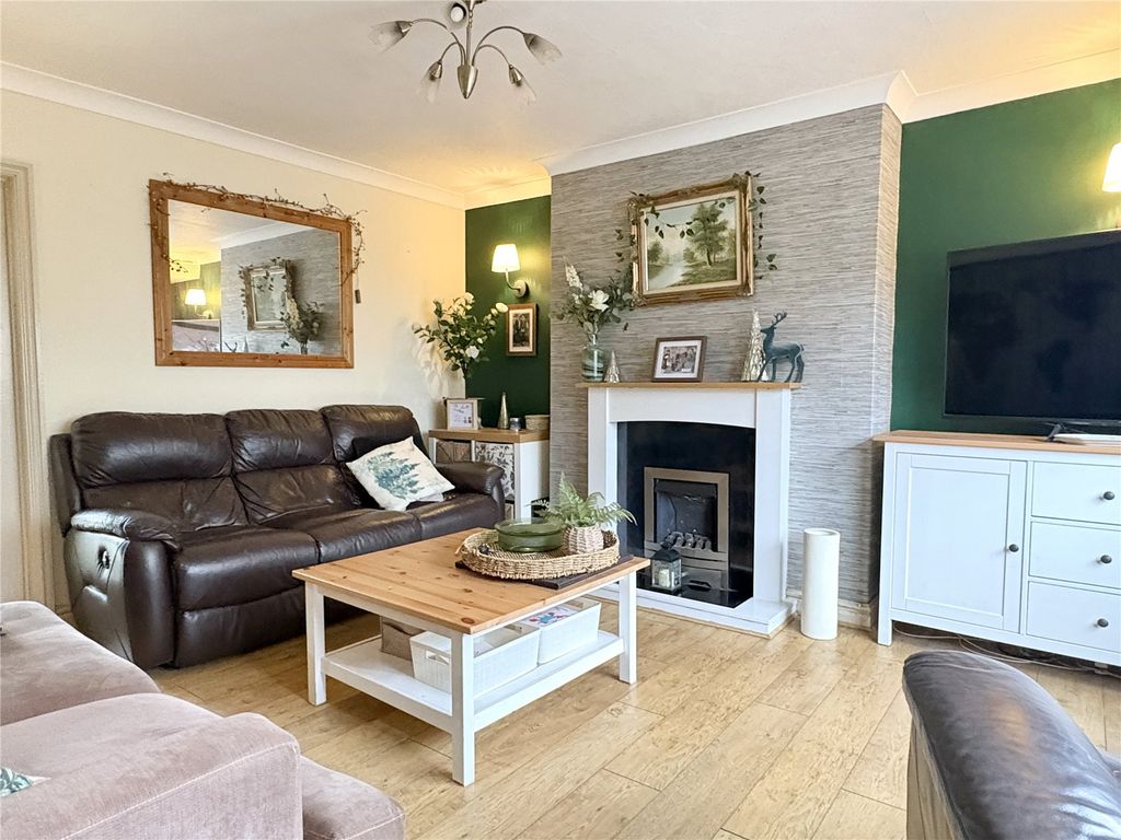 Property photo 2 of 17 Lounge