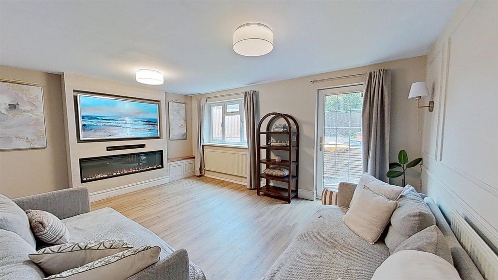 Property photo 2 of 16 9-Cherrydown-Close-10022025_133947.Jpg