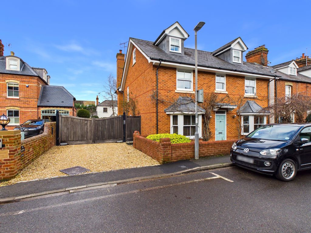 Property photo 1 of 38 Cam01984G0-Pr0552-Still038