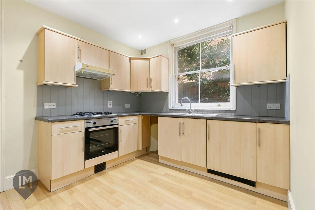 Property photo 2 of 6 Kitchen