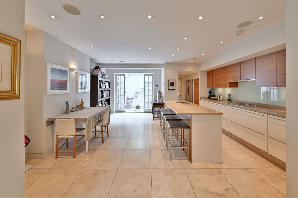 Property photo 2 of 21 Open Plan Kitchen