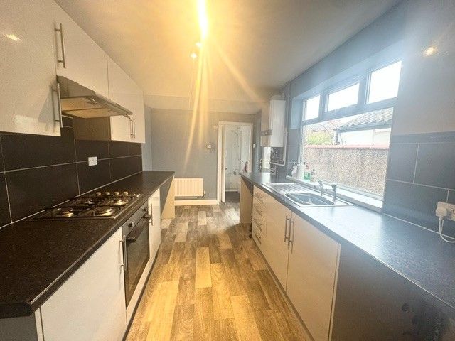 Property photo 3 of 12 Kitchen