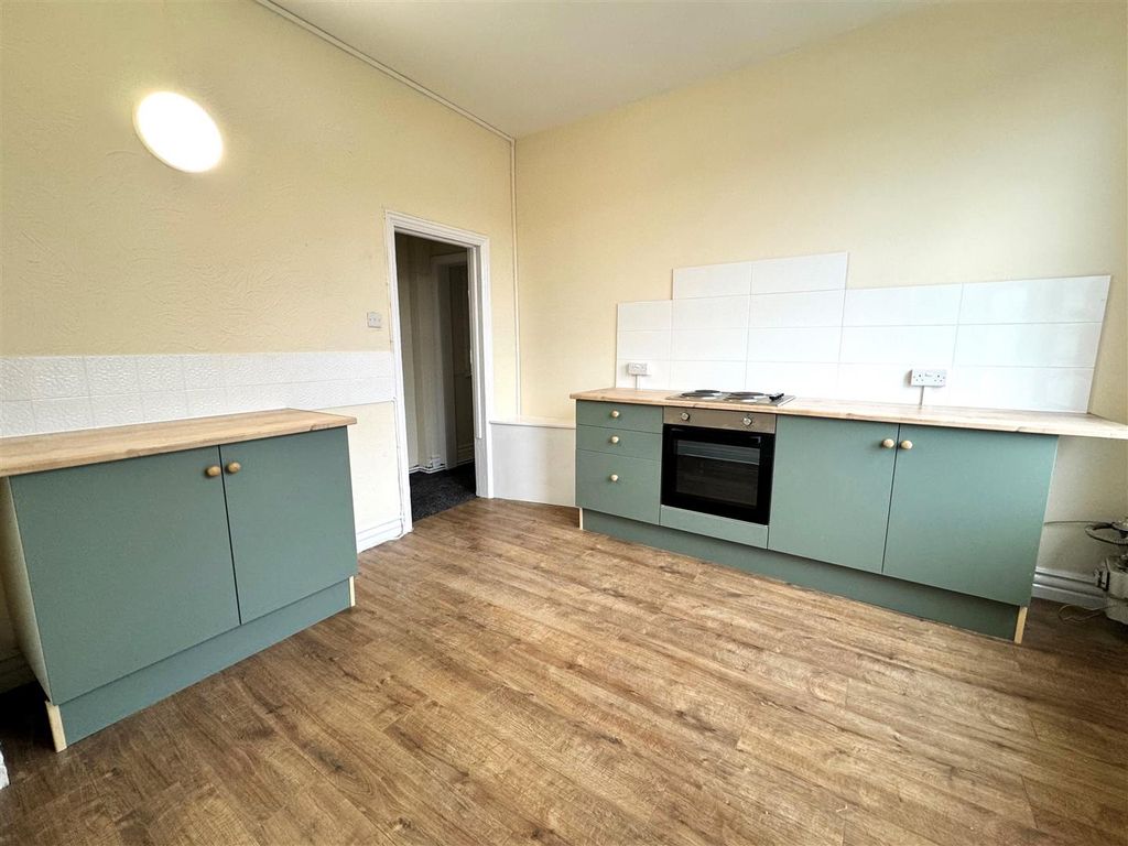 Property photo 2 of 8 Kitchen.Jpg