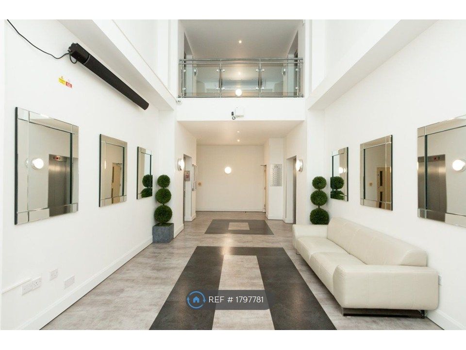 Property photo 2 of 8 Communal Entrance Hall