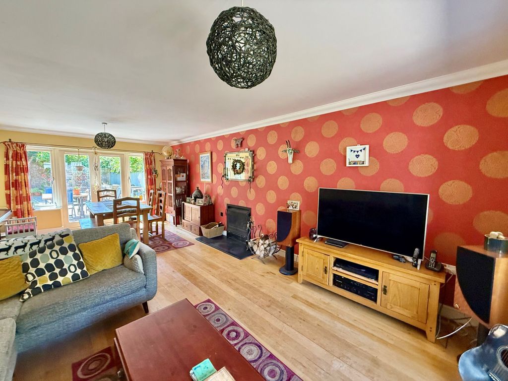 Property photo 2 of 21