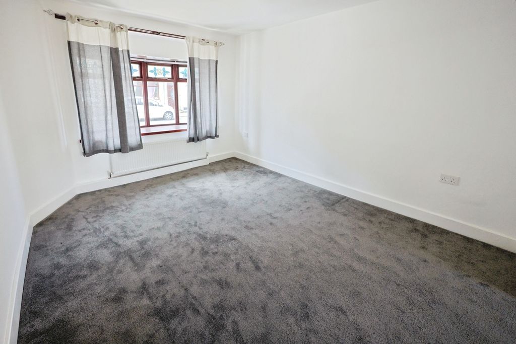 Property photo 2 of 12 Pbox-Img.Jpg