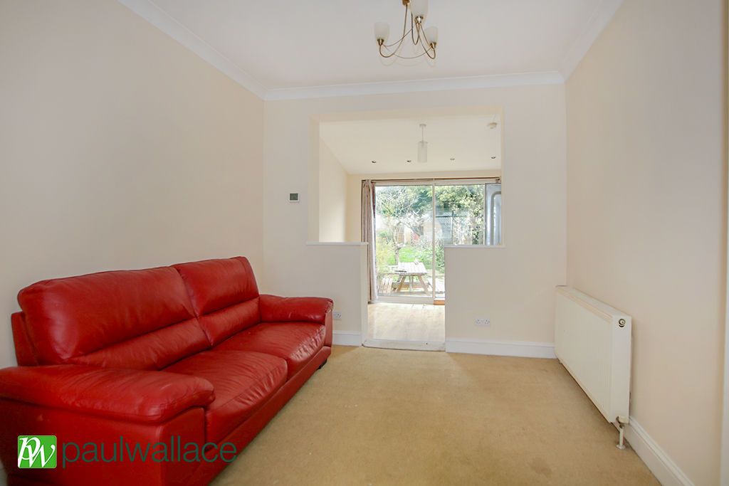 Property photo 3 of 17 Lounge