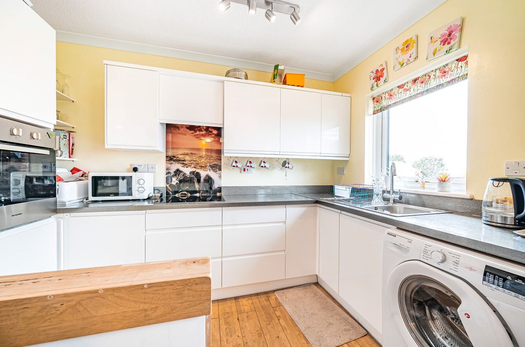 Property photo 3 of 13 Kitchen