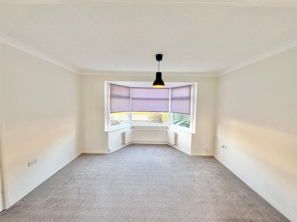 Property photo 2 of 11 Lounge.Jpg