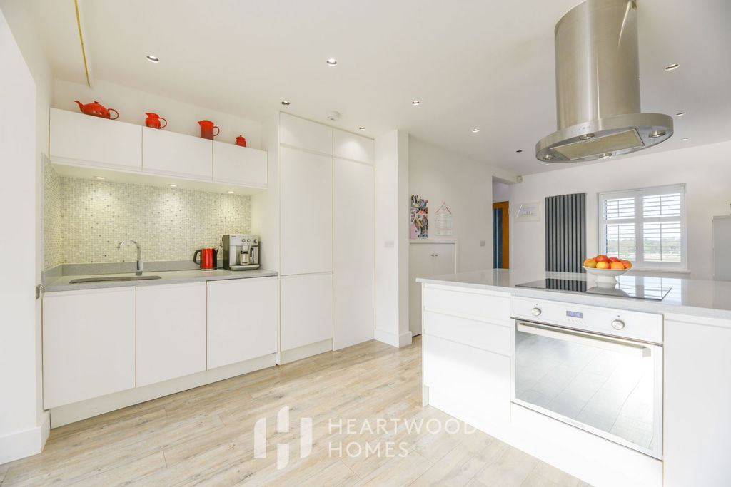 Property photo 2 of 32