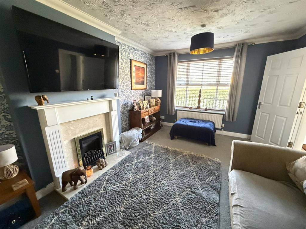 Additional image 8 of 5 bed property for saleNightingale Close, Daventry NN11