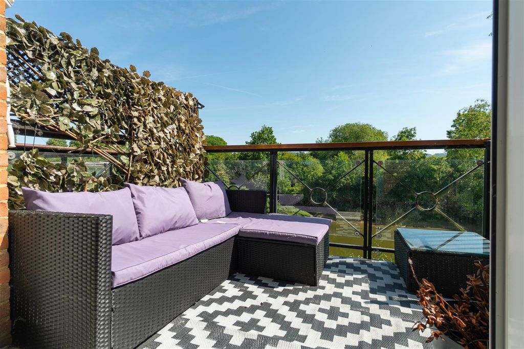 Property photo 3 of 21 Balcony.Jpg