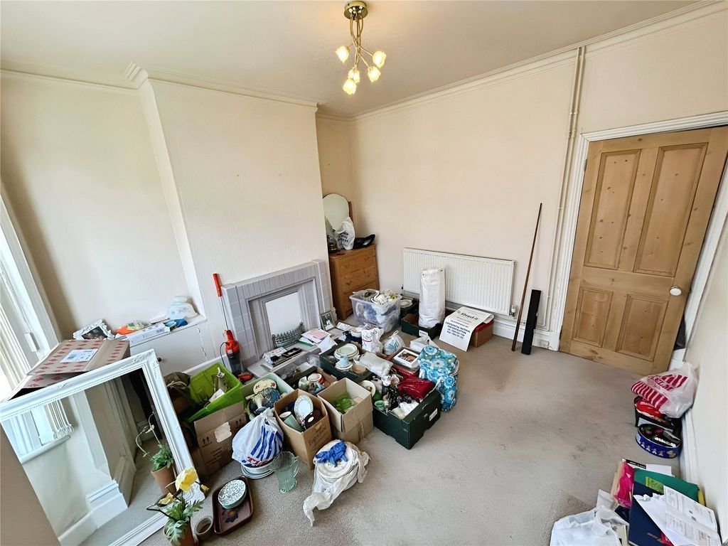 Property photo 3 of 16 Lounge