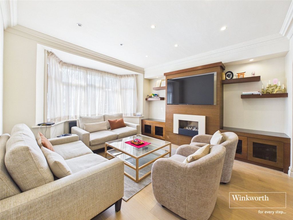 Property photo 2 of 19 Picture No. 18