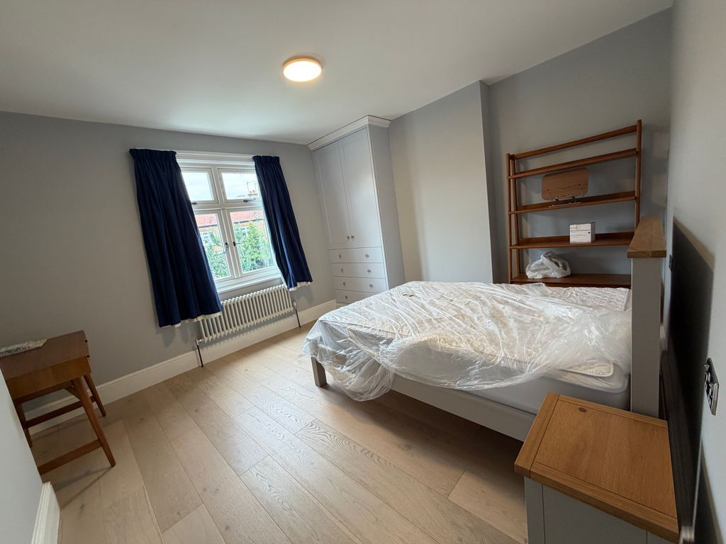 Property photo 1 of 32