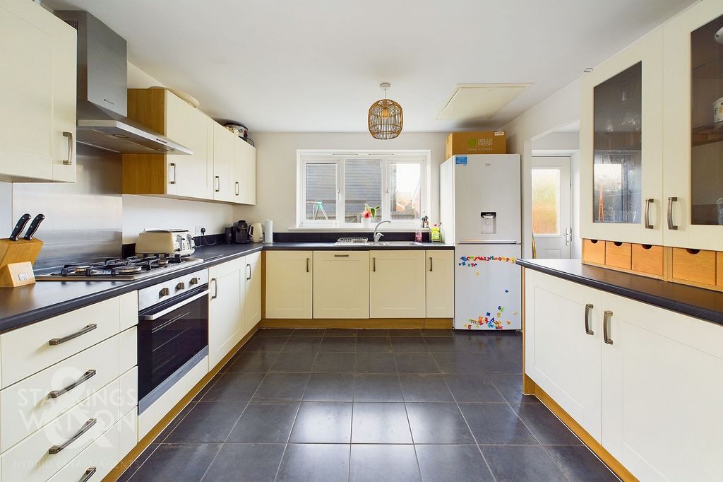 Property photo 3 of 21